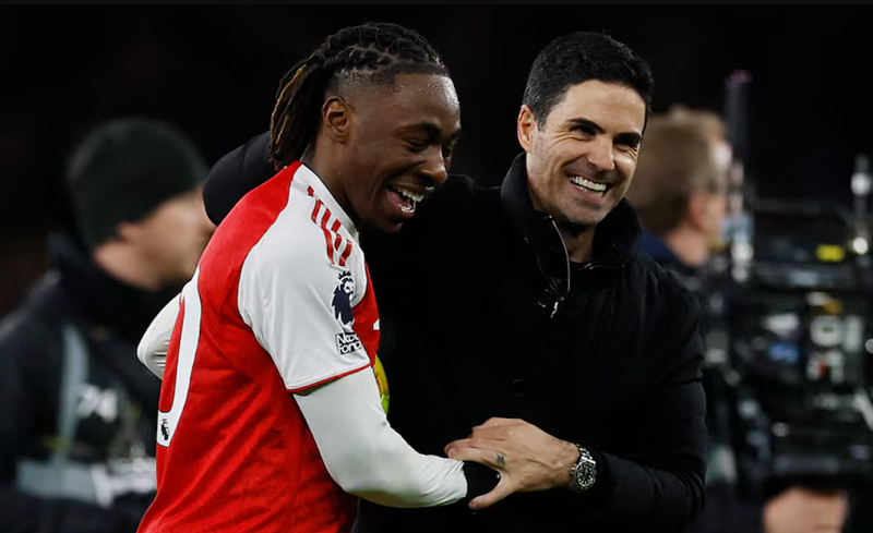 eze-bung-no-tai-emirates-cau-tra-loi-manh-me-gui-toi-thomas-frank